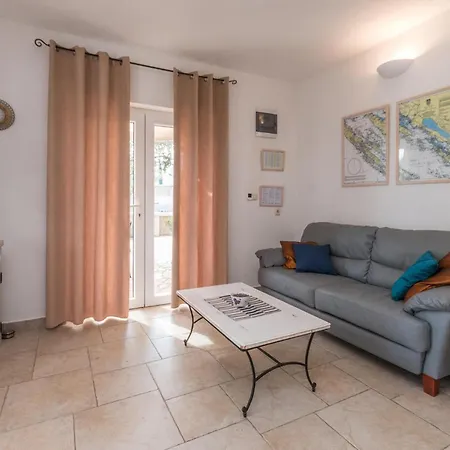 V Prázdninový dům *