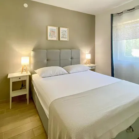 Holiday home Stunning In With House Sea View Dobropoljana